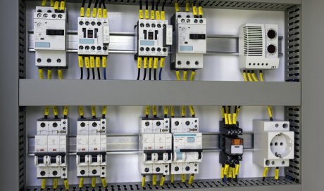 Entreprise professionnelle pour la remise aux normes complète de l'installation électrique